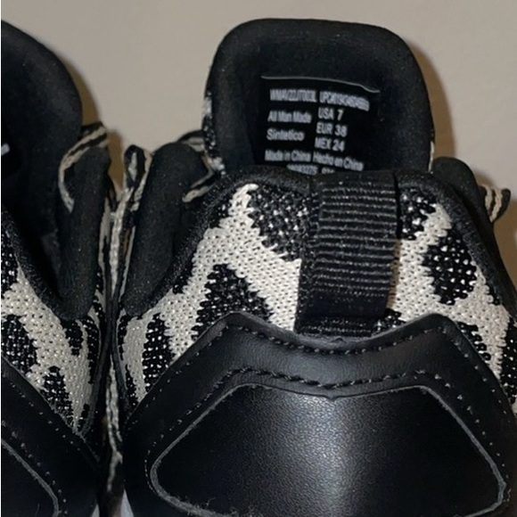 Women’s Animal Print Sneakers w/Memory Foam. - Picture 6 of 7